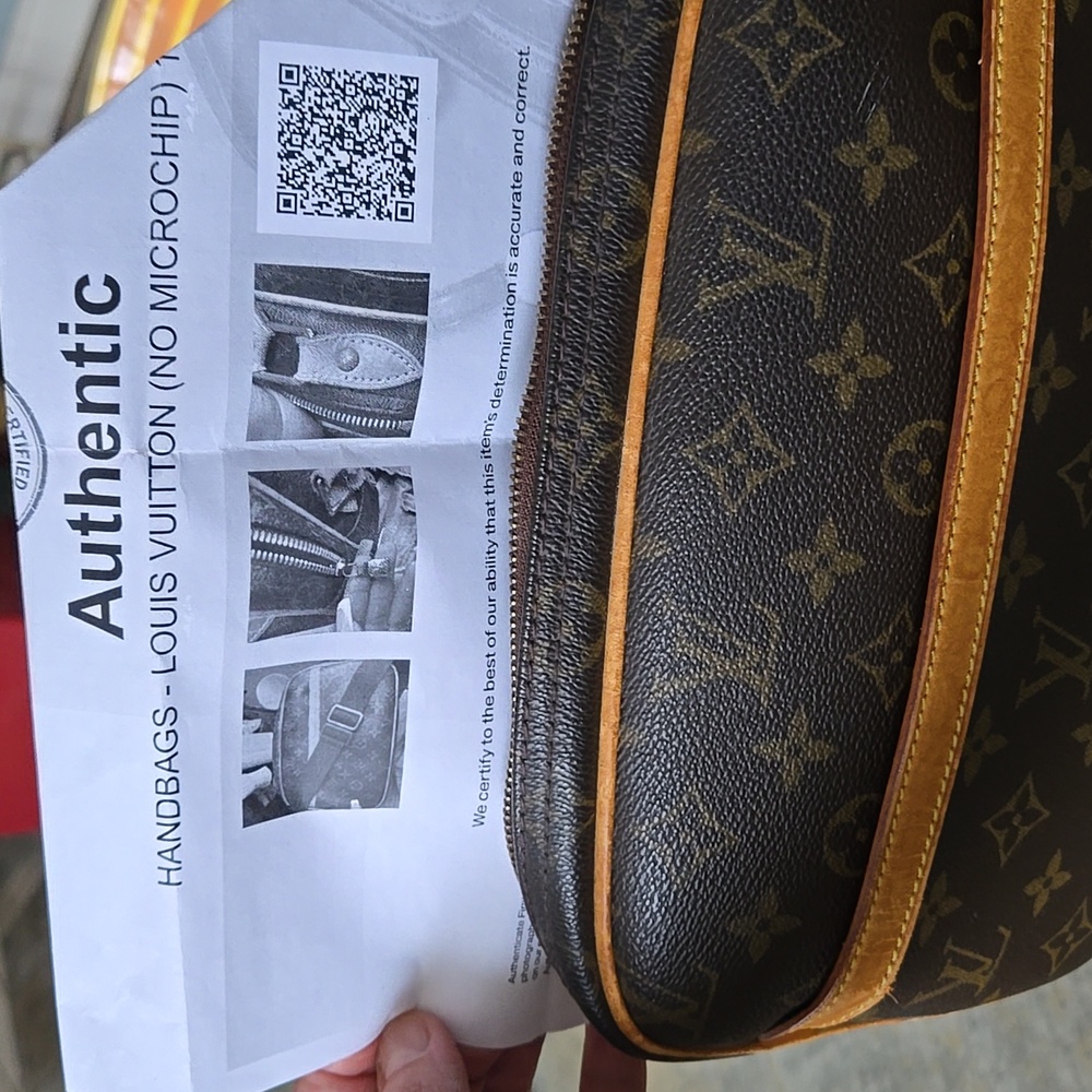 LOUIS VUITTON MONOGRAM  Messenger Bag - Picture 10 of 17